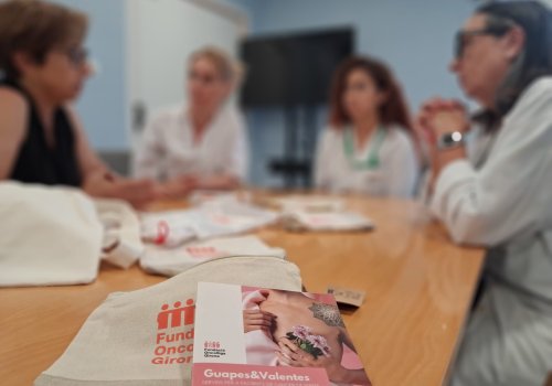 El kit de mama finançat per Oncolliga Girona arriba a l'Hospital de Figueres