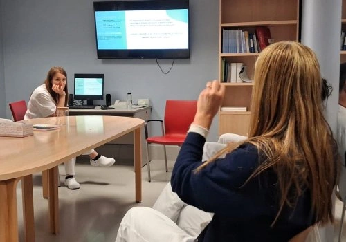 Oncolliga Girona amplia el servei de suport psicològic a Figueres per ajudar els professionals a gestionar la càrrega emocional